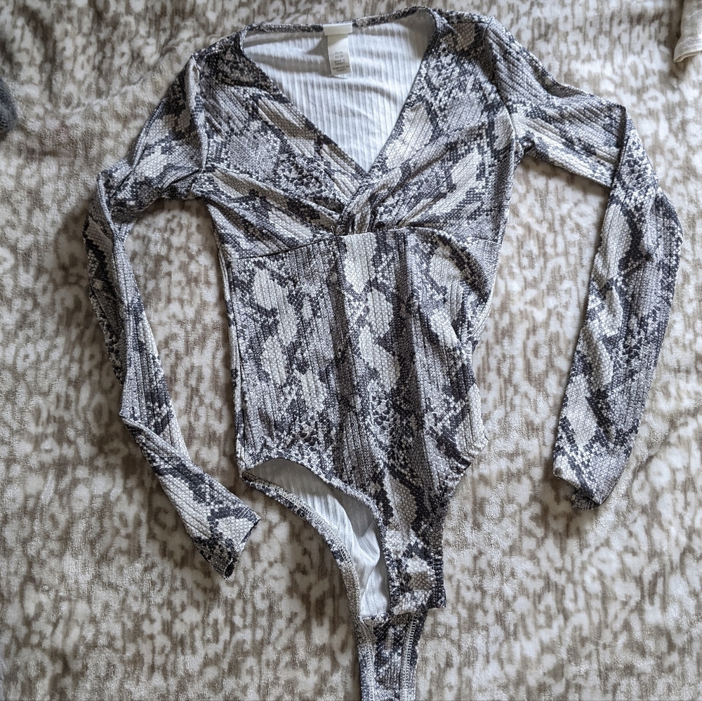 ❤️ BOGO-H&M Bodysuit